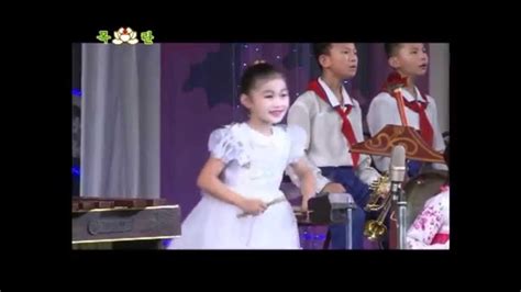 North Korean Girl Playing Xylophone And Drum 北朝鮮少女の Youtube
