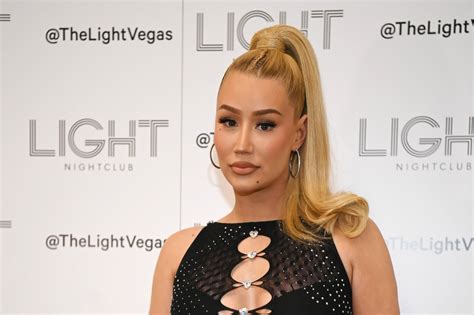 Iggy Azalea Splashes Out On Cars Boats And Diamonds With Onlyfans Earnings I Pose Nude