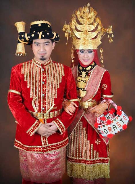 Nama pakaian adat sunda ada banyak macamnya. Pakaian Adat Sumatera Utara dan Penjelasannya Lengkap Gambar