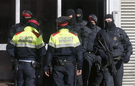 Spanish Police Arrest 11 People For Suspected Links To Isis Daily Sabah