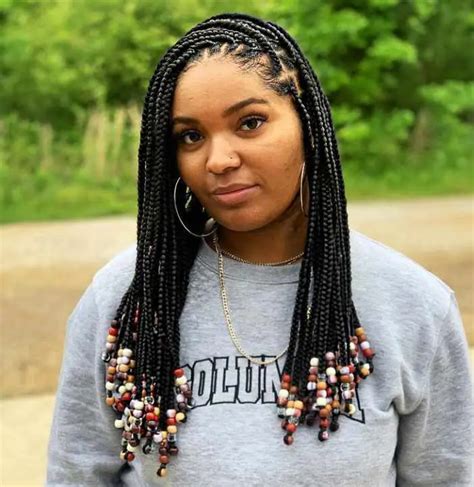 See 18 Alluring Knotless Braids With Beads Hairstyles Africana Fashion