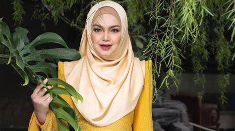 Download lagu gudang siti nurhaliza (3.22mb) dan streaming kumpulan lagu gudang siti nurhaliza (4.53mb) mp3 terbaru gratis dan enak dinikmati download lagu gudang siti nurhaliza mp3 dapat kamu download secara gratis di lagu.untuk melihat detail lagu gudang siti nurhaliza klik salah satu. Sebentar Lagi Berusia 42 Tahun, Siti Nurhaliza Umumkan ...