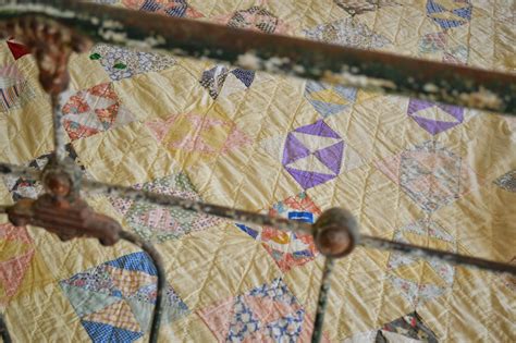 The Quilt Barn Vintage Quilt Thursday Hourglass