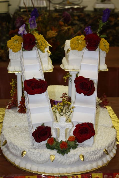 These are some of the most common cake designs out there, but do you know what they're called? Church Anniversary cake | Anniversary cake, Table ...