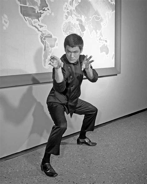 Midcenturymodernfreak Bruce Lee Bruce Lee Martial Arts Bruce Lee Photos