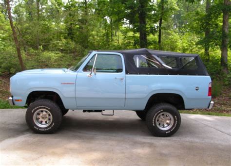 Dodge ramcharger and the ford bronco were giants in the '70s and '80s. 1978 Dodge Ramcharger 4×4