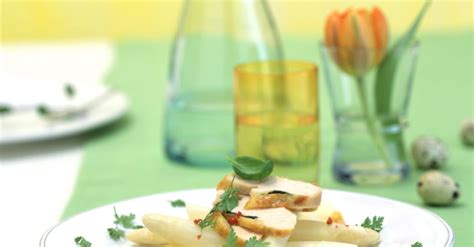 Lauwarmer Spargelsalat mit Hähnchenbrust Rezept EAT SMARTER