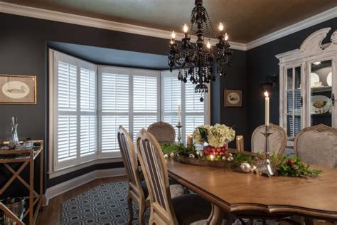 Traditional Dining Room With Bay Window And Ornate Chandelier Hgtv