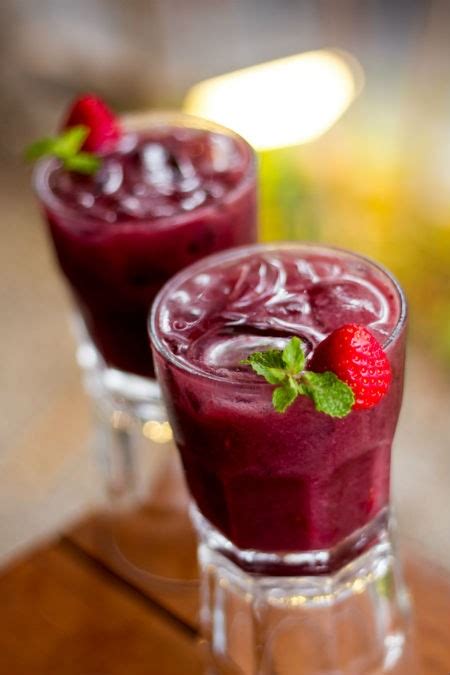 A prefix meaning with, together, in association, and (with intensive force) completely, occurring in loanwords from latin (commit): Caipirinha de Açaí com Morango - Receitas CyberCook