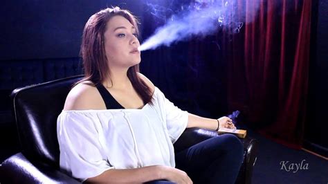 Usa Smokers Kayla Smoking Saratoga 120s In Her New Facebook