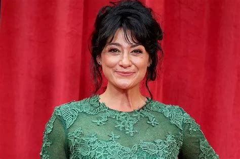 Emmerdale Moira Dingle Star Natalie J Robbs Love Life Including Romance With Co Star Before