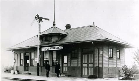 Flossmoor Station Chugging Along Inside A Historic Chicago Train Station
