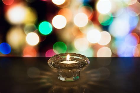 무료 이미지 빛나는 화이트 밤 축하 장식 녹색 반사 빨간 색깔 평화 휴일 불꽃 종교 로맨스 불타는
