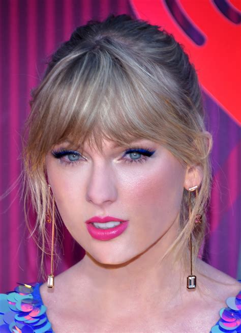 3 Times Taylor Swift Revived Retro Fashion Bigtime Daily