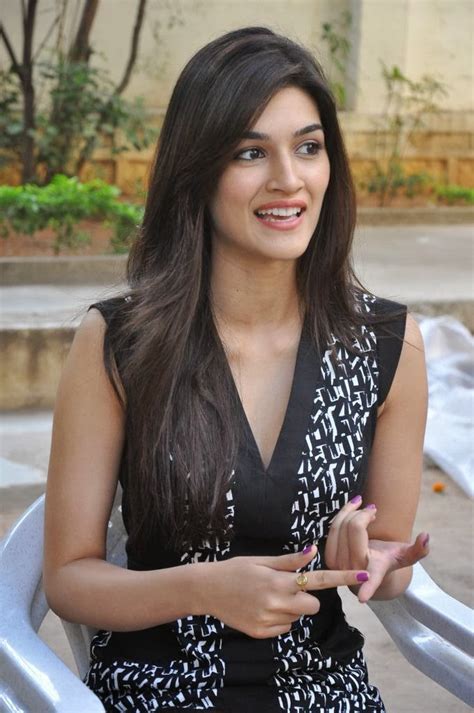1 Nenokkadine Actress Kriti Sanon Latest Hot Photos
