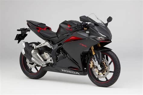 Berikut adalah seluruh varian dan warna dari motor honda cbr 250rr yang tersedia. Tenaga Honda CBR250RR Disunat!
