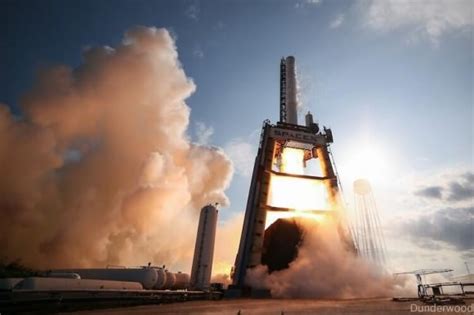 New Spacex Rocket Booster Completes Full Mission Duration Firing Test Universe Today