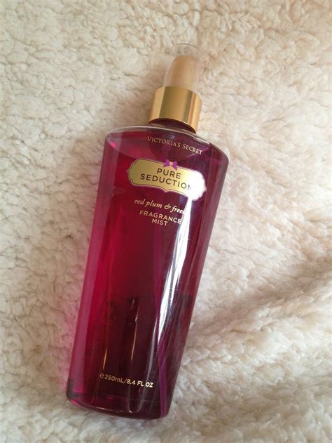 Softest hoodies, weekend vibes and movie marathons. Alia Syahiraa: Review : Victoria's Secret Body Mist Online