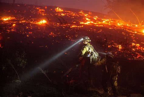 Washington Wildfire Burns 4000 Acres Destroys Two Dozen Homes Nbc News