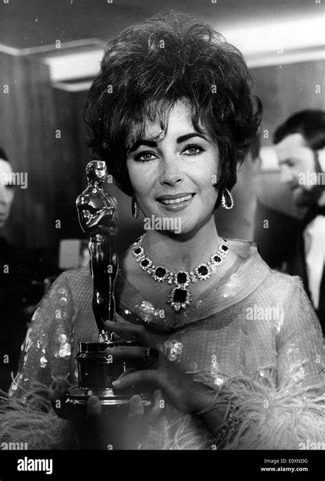 Elizabeth Taylor Hi Res Stock Photography And Images Alamy