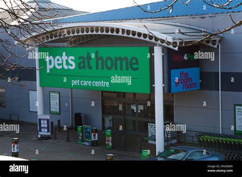 Pets At Home Store High Resolution Stock Photography And Images Alamy