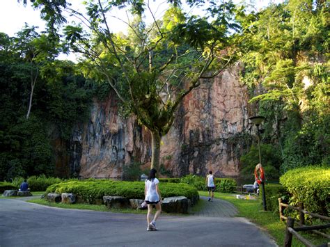 There are many ways to explore bukit batok nature park. hjtann photo blog: Bukit Batok Nature Park