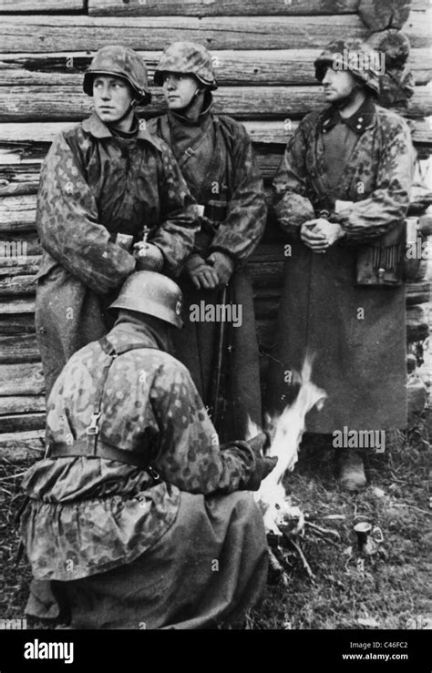 Seconde Guerre Mondiale Waffen Ss En Action Photo Stock Alamy