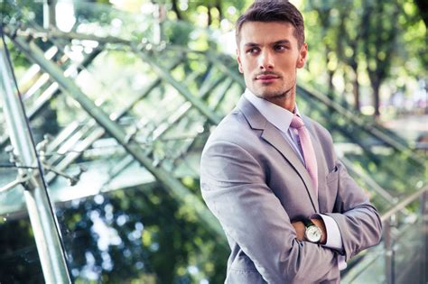 Mil y una noches te he visto esperar una y mil veces por el suspirar y aunque hoy tal vez te vulvas a negar vamos insisto te invito a bailar. María Marín - Perfil de un Príncipe Azul