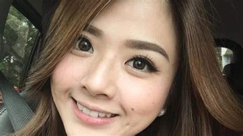 Ada beberapa model rambut pria yang disukai wanita. Gaya Foto Selfie Yang Bagus - Puspasari