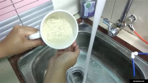 Resep cara memasak nasi putih, sebetulnya sangat sederhana. Cara Masak Nasi Guna Cawan Dalam Rice Cooker - YouTube