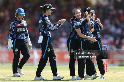 Megan Schutt Of The Strikers Celebrates The Wicket Of Beth Mooney Of News Photo Getty Images