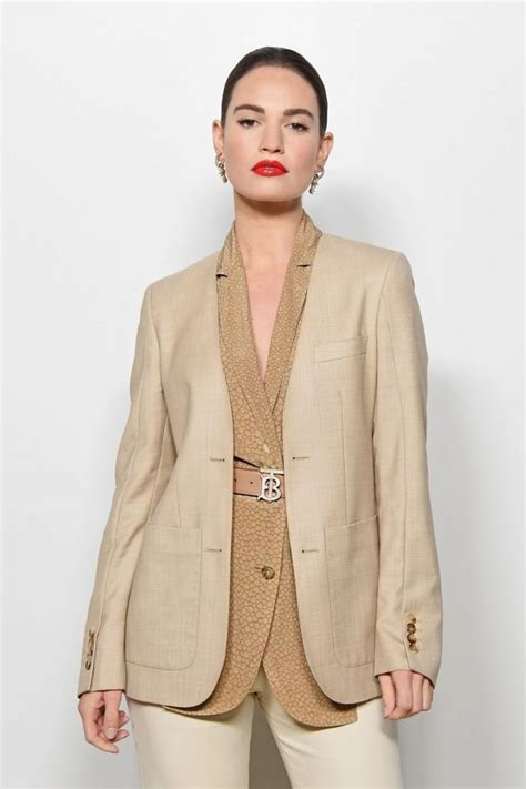 Catch him live by checking out the tour dates and concert ticket information below on stereoboard. Lily James in Burberry @ Burberry 2019 London Fashion Week - Fashionsizzle