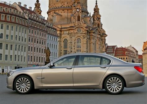 Bmw says fuel economy improves by three percent over that of the outgoing 750i/li, rated at 15/23 mpg city/highway. Stock 2009 BMW 750Li 1/4 mile trap speeds 0-60 - DragTimes.com