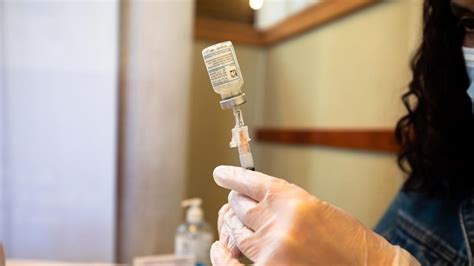 百白破三联疫苗（英語：diphtheria tetanus pertussis vaccine, dpt，港澳台译为白喉破傷風百日咳混合疫苗），是指百日咳、白喉、破伤风混合的疫苗（三合一疫苗）。 高雄分配疫苗比「重災區」新北多？ 陳時中曝原因｜東森財經新聞