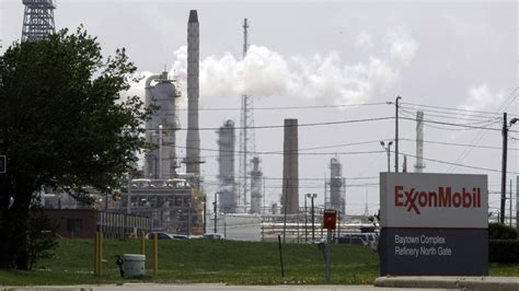 Exxonmobil Fire 4 Hurt In ‘major Industrial Accident At Texas
