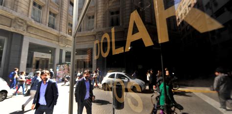 Utiliza el conversor online para convertir rápidamente de pesos a dólares blue y viceversa, el mismo utiliza el precio del dólar paralelo actualizado al dia de hoy. Dólar blue hoy: a cuánto cerró este jueves 28 de enero