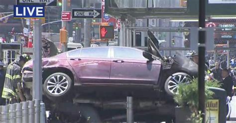 Cbs2 Video Coverage Car Plows Into Pedestrians In Times Square Killing 1 Injuring 23 Cbs