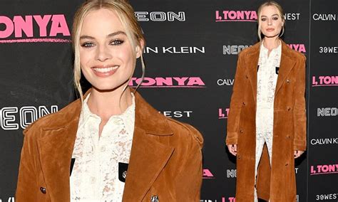 Margot Robbie Dons White Lace Outfit At I Tonya Premiere Daily Mail Online