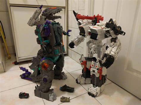 Heavy Mods And Scratchbuilds Finally A Trypticon That Dwarfs Titan