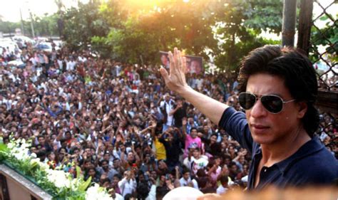 Shah Rukh Khan Movie Fan Trailer Thrills Overseas Fans Watch Review Reaction Video India Com