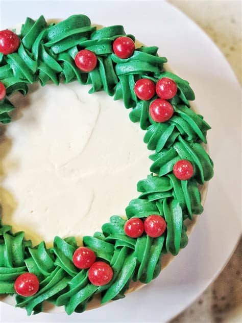 It's 7 feet tall and packed with the christmas spirit so you won't have to cut an actual tree and drag it to. Simple and Cute Christmas Cake Decorating Ideas