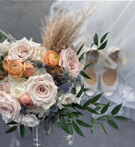 fresh daily flowers and wedding florals with gina lynne design findlay oh