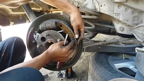 Cara Pemasangan Kampas Rem Belakang Brake Shoe Daiatsu Terios