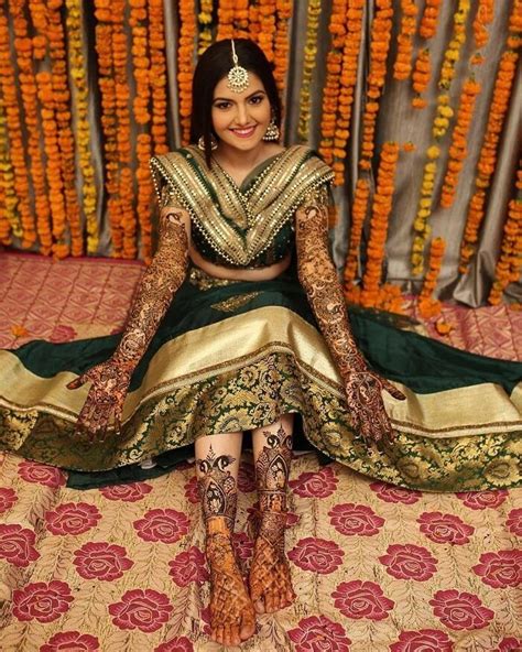 Traditional Look But Stylish Bridal Dresses For Mehndi Ceremony In 2020