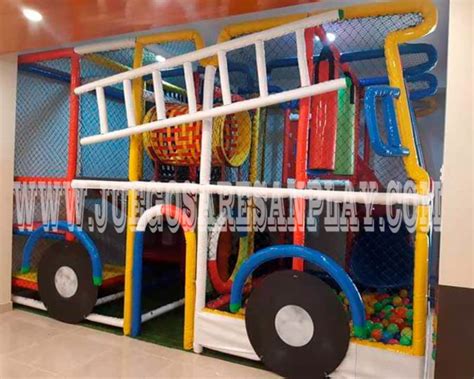 Cambia de posición las piezas del puzzle del laberinto, crea un camino para que el chico pueda llegar a su casa. LABERINTO PARA POLLERIAS - FABRICA DE JUEGOS INFANTILES