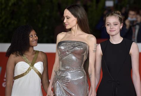 Córka Angeliny Jolie I Brada Pitta Odcina Się Od Ojca Zahara Zrezygnowała Z Nazwiska Aktora