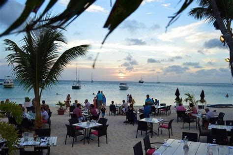 sunsets and sandy toes 9 on the beach dining options in aruba visit aruba blog