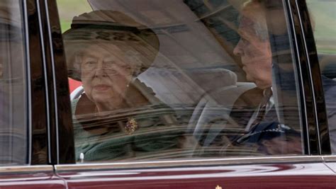 Regina Elisabeta Sub Supraveghere Medicală Medicii Se Tem Pentru Ea
