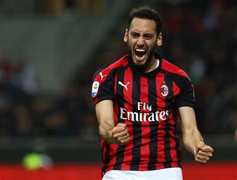 @acmilan ⚫ & @millitakimlar #hc10 ⚽️ management: Hakan Çalhanoğlu: İbra'yla aramız çok iyi