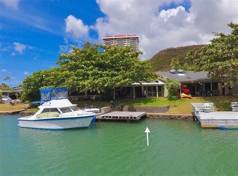 Waterfront Living In Hawaii Kai 6244 Milolii Place Hawaii Real